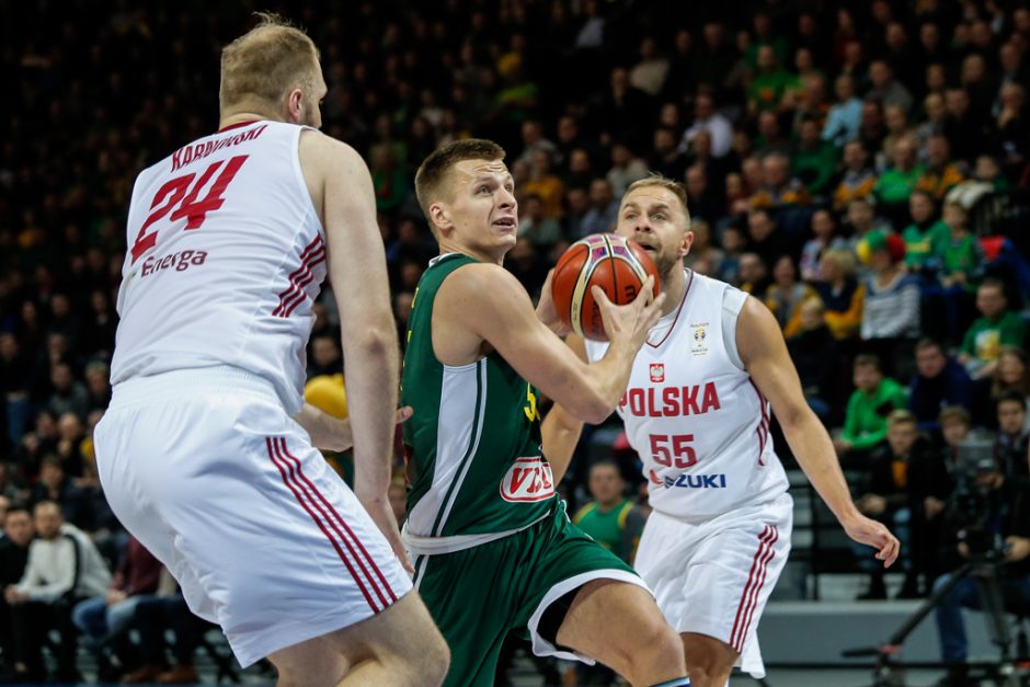 Lietuvos krepšinio rinktinė be vargo įveikė lenkus