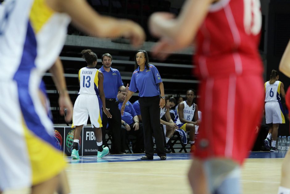 Pasaulio merginų krepšinio čempionatas prasidėjo brazilių pergale