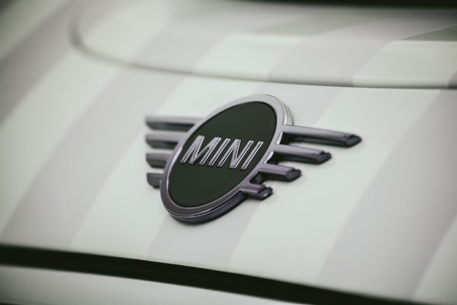 Karališkųjų vestuvių proga „Mini“ sukūrė unikalų automobilį