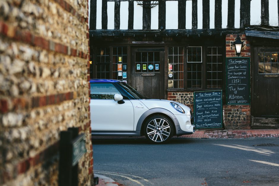 Karališkųjų vestuvių proga „Mini“ sukūrė unikalų automobilį