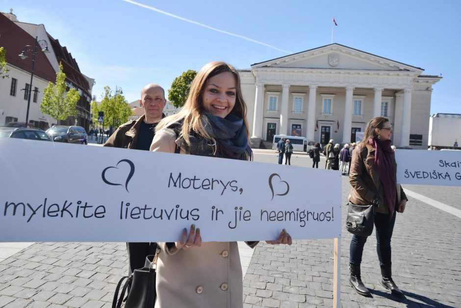 Valdžios įvedami draudimai supykdė menininkus