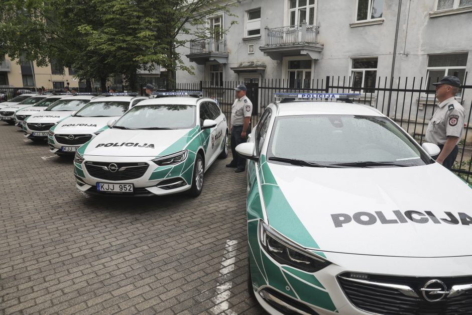 Netrukus keliuose patruliuos trys dešimtys naujų policijos automobilių