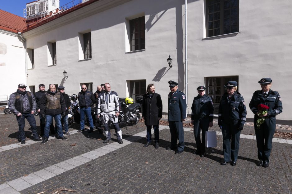 Į gatves išlydėti motociklais patruliuosiantys pareigūnai