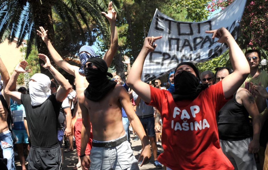 Juodkalnijoje pirmąjį gėjų paradą sutrikdė audringi protestai