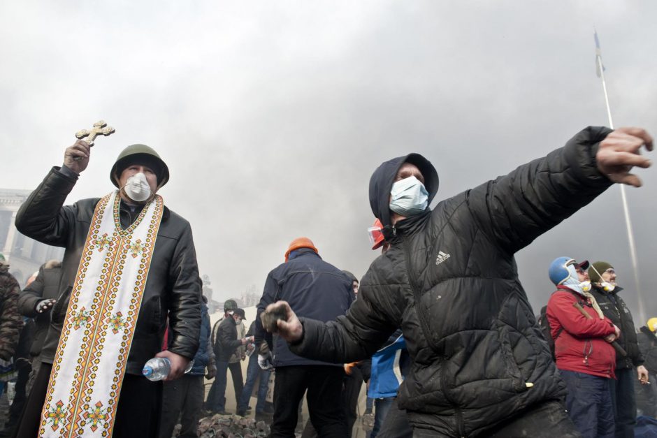 Ukraina: Maidano šturmas atšauktas, prabilta apie paliaubas