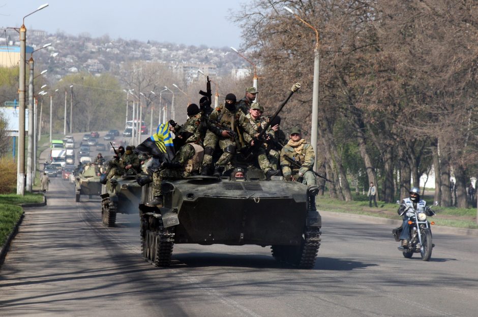 Ukrainoje pasirodė šarvuočiai su Rusijos vėliavomis