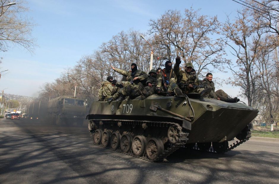 Ukrainos kariai išardė ginklus, vykdydami prorusiškų aktyvistų reikalavimą