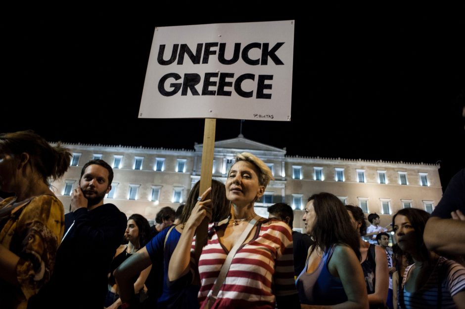 Graikai triumfuoja: pasitraukimas iš euro zonos jų negąsdina