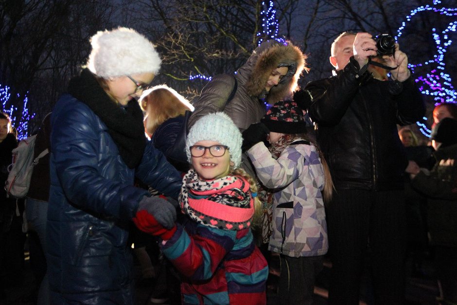 Šokių ritmu įžiebtas Istorinės Prezidentūros kiemelis