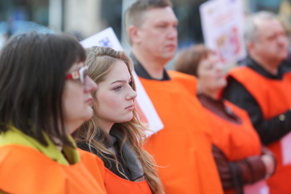 Protestuotojai prašė palankių sprendimų dirbantiems tėvams