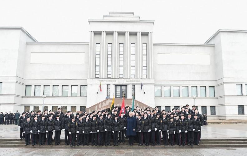 Prezidentė Kaune išgirdo kadetų priesaikas