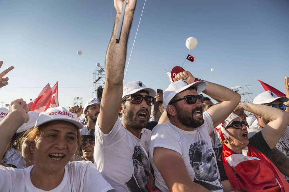 Turkijos opozicija surengė didžiulį mitingą prieš prezidentą