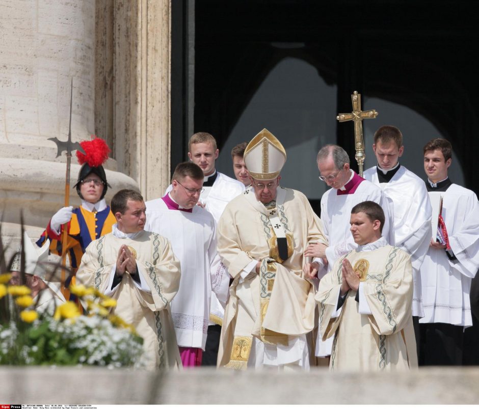Popiežius Pranciškus kanonizavo du naujus šventuosius