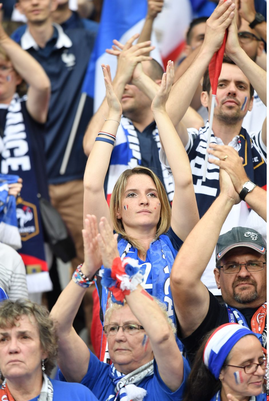 Europos futbolo čempionatas Prancūzijoje prasidėjo šeimininkų pergale