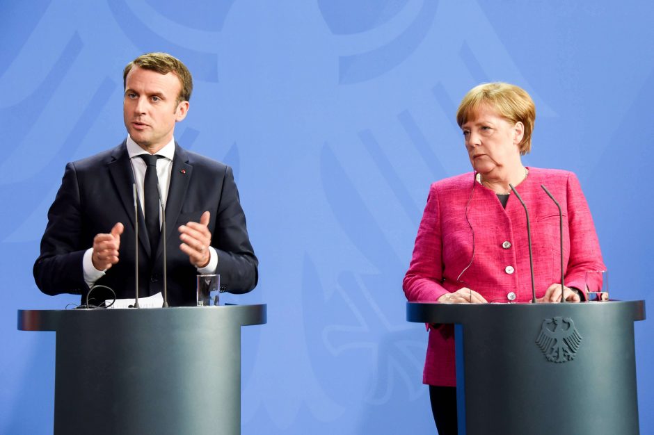 E. Macronas užsitikrino A. Merkel paramą siekiui pertvarkyti Europą