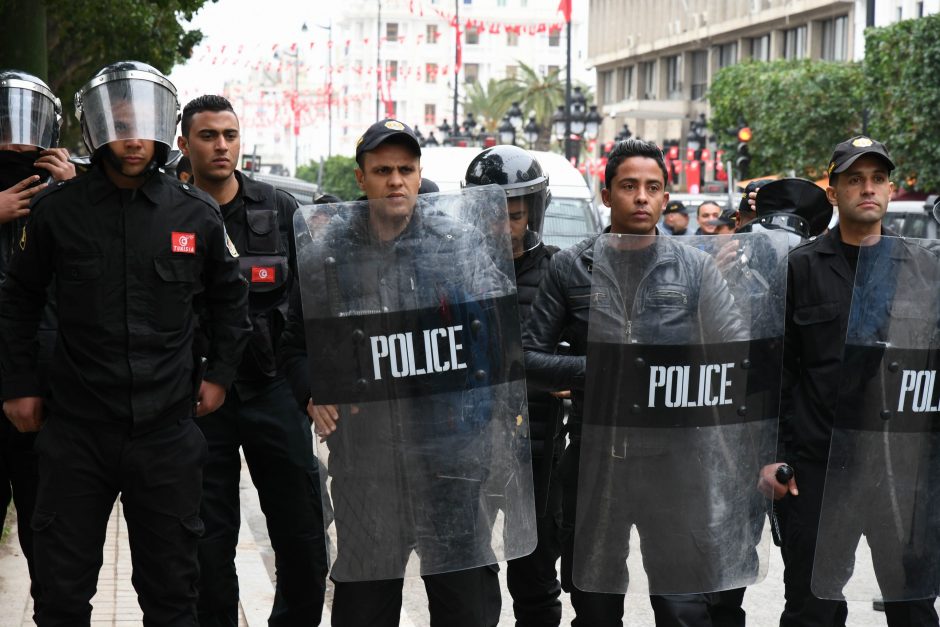 Per neramumus Tunise suimta 200 žmonių, daugybė sužeista
