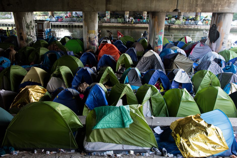 Paryžiuje likviduota didžiausia migrantų stovykla