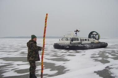 Kuršių mariose išgelbėtas 31 ant dreifuojančios ledo lyties atsidūręs žvejas
