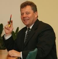 Atleistas Valstybės tarnybos departamento vadovas prašo iš valstybės 50 tūkst. litų neturtinės žalos