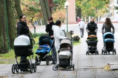 Daugumoje ES šalių motinystės atostogos - nuo 3 iki 9 mėnesių	