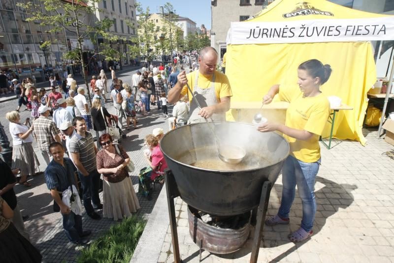 Karštą dieną – eilė prie Jūros šventės žuvienės