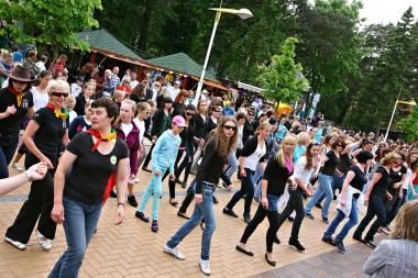 Linijiniai šokiai Palangoje: susirinko rekordinis šokėjų skaičius