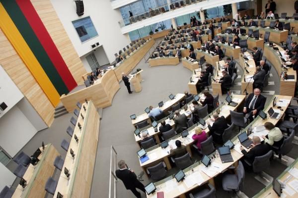Parlamentarai kitąmet išlaidoms nori papildomo 1 mlrd. litų