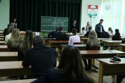 Beveik 3500 Klaipėdos abiturientų laiko lietuvių kalbos egzaminą