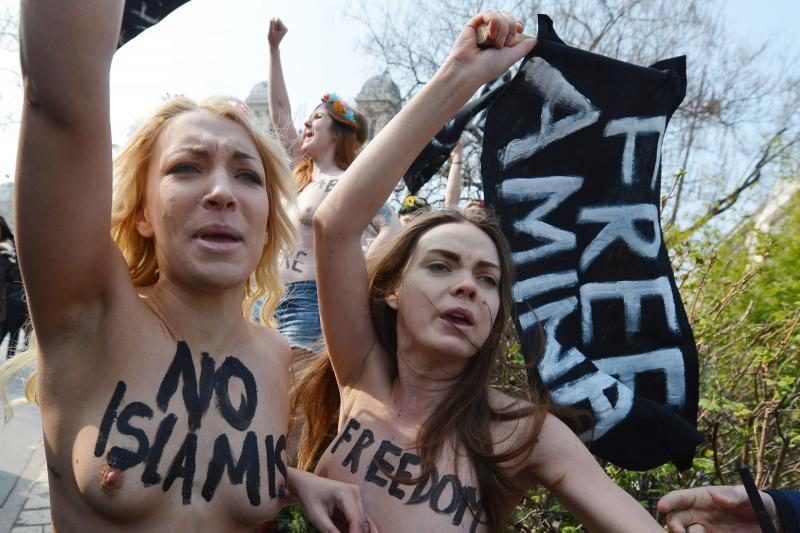 „Femen“ aktyvistės protestavo prieš islamistus Europos miestuose