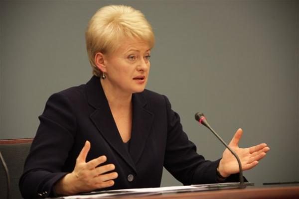 D.Grybauskaitė: sumažintų pensijų kompensavimas įmanomas ir iki 2014 metų