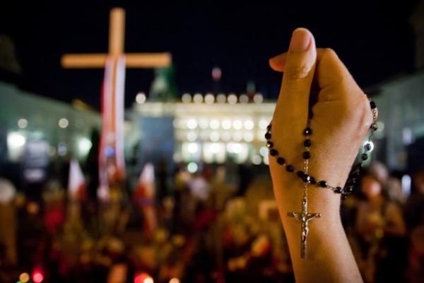 Varšuvoje protestuotojai gynė kryžių žuvusio prezidento atminimui