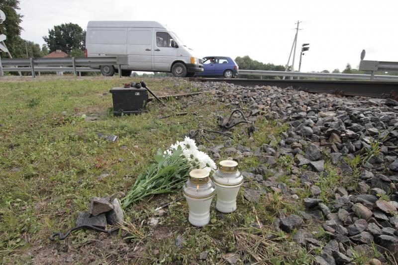 Nelaimė Kretingoje: traukiniui įsirėžus į automobilį, žuvo moteris