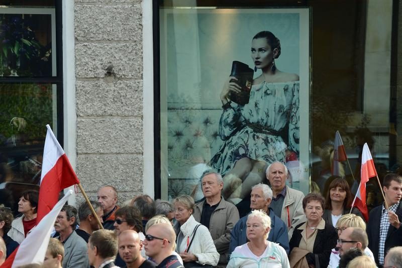 Lenkai pakilo į kovą prieš vėlinamą pensijinį amžių