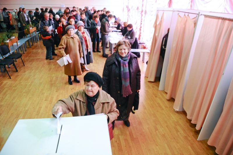 Prasideda išankstinis balsavimas Seimo rinkimuose trijose apygardose