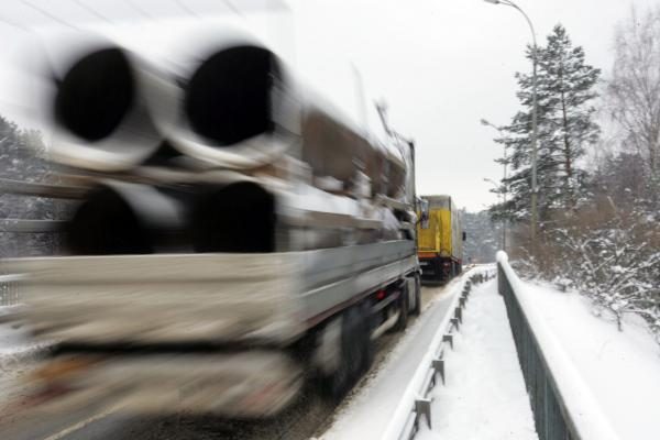 Kelyje Vilnius-Kaunas automobiliui užtvėrus kelią sutriko eismas