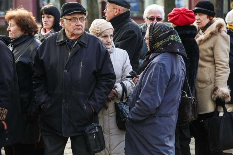 Eilėje prie buvusio Ūkio banko vos nekilo muštynės 