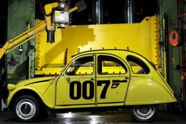 Blogiausi agento 007 automobiliai