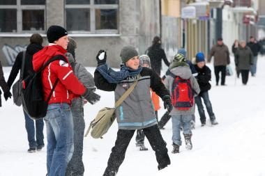 Savivaldybės neranda per 2300 mokyklos nelankančių vaikų