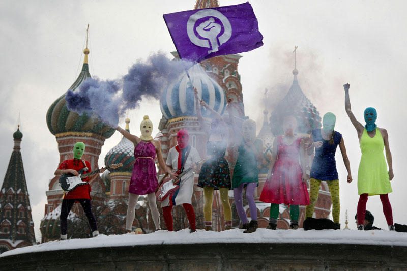 Rusijos žvaigždės prašo paleisti grupės „Pussy Riot“ nares
