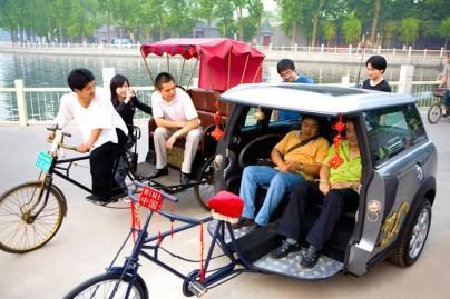 MINI rikšos važinėja po Pekiną (nuotr.)