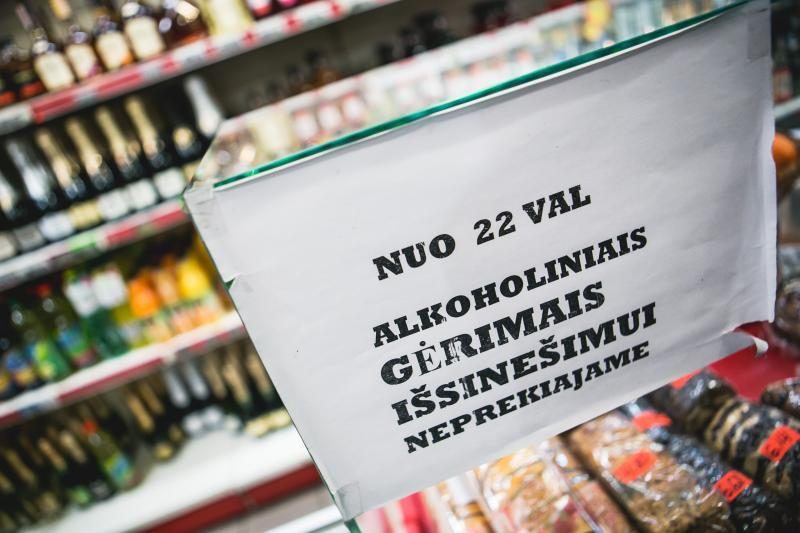 Dviejuose Kauno baruose uždrausta naktinė prekyba alkoholiu 