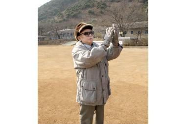 Kim Jong Ilas demonstruoja, kad yra sveikas