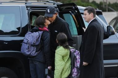 Obamos mergaitėms - pirmoji diena naujoje mokykloje