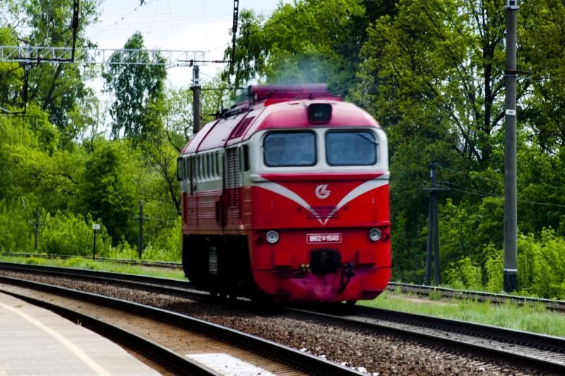 Vilkaviškio rajone traukinys pervažiavo konduktoriaus kojas