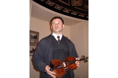 Marijampolėje eksponuojamas V.Kudirkos smuikas