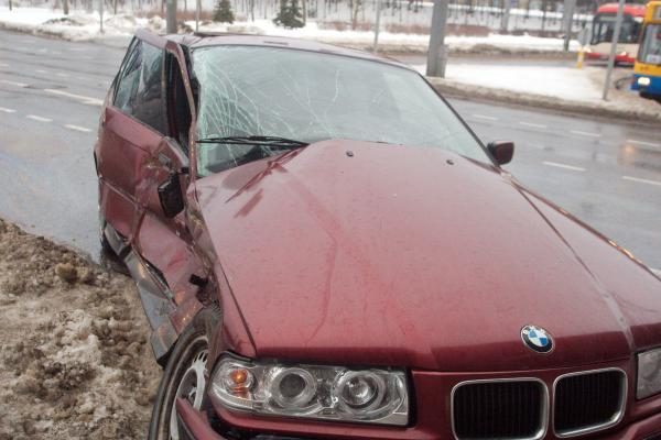 “Naujamiesčio būsto” sunkvežimis taranavo RST automobilį