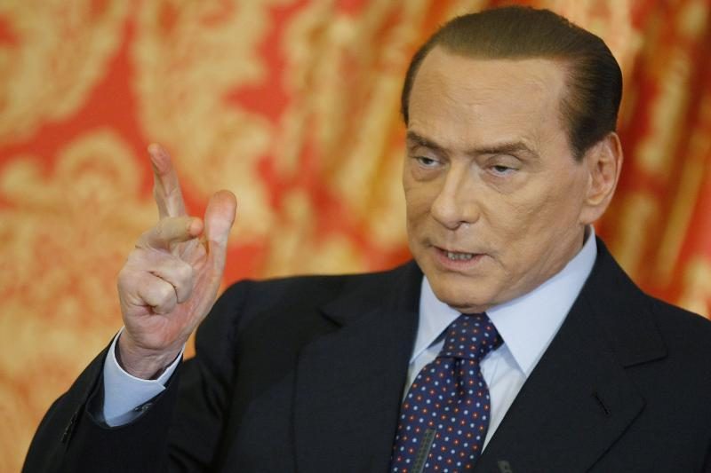 S. Berlusconi iš rinkimų pasitrauks dėl M. Monti?