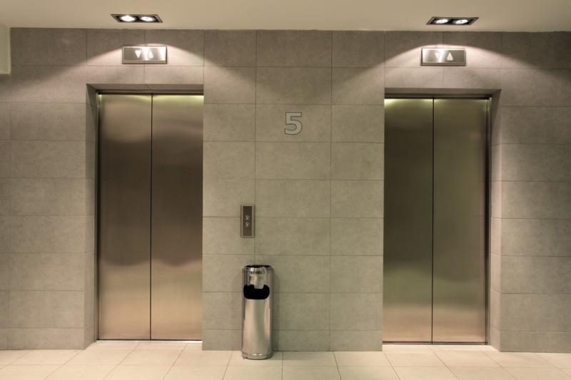 Kinijoje iš 30 aukšto nukritus liftui žuvo 19 žmonių