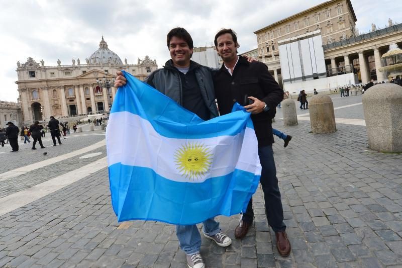 Popiežius ragina argentiniečius kelionės pinigus skirti labdarai