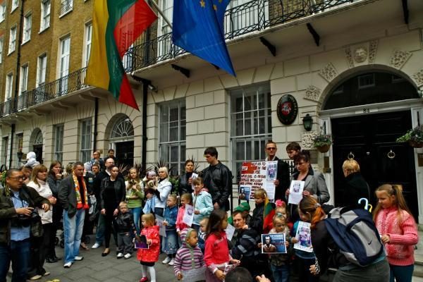 Nauja protestų už D.Kedžio dukrą banga užsienyje